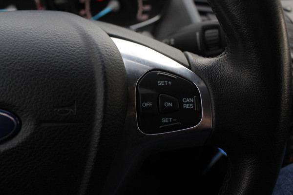 Ford Fiesta 1.0 EcoBoost Titanium Navigatie / Parkeerhulp achter / Bluetooth / 15'' / Cruise Control