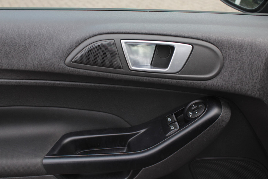 Ford Fiesta 1.0 EcoBoost Titanium Navigatie / Parkeerhulp achter / Bluetooth / 15'' / Cruise Control