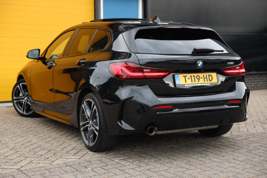 BMW 1-serie 118i M Line / AUT / Navi / Camera / M Interieur / Cruise Control / Open Panoramadak / Led / Pdc / 18 Inch