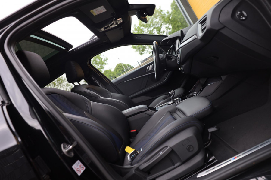 BMW 1-serie 118i M Line / AUT / Navi / Camera / M Interieur / Cruise Control / Open Panoramadak / Led / Pdc / 18 Inch