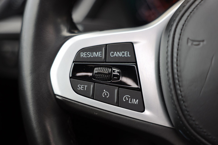 BMW 1-serie 118i M Line / AUT / Navi / Camera / M Interieur / Cruise Control / Open Panoramadak / Led / Pdc / 18 Inch