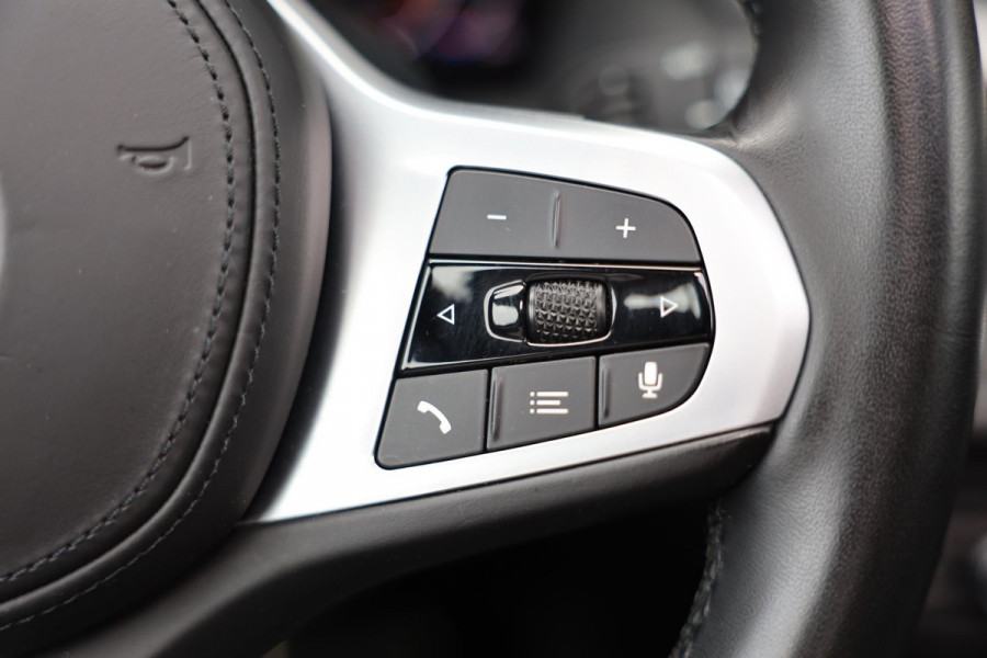 BMW 1-serie 118i M Line / AUT / Navi / Camera / M Interieur / Cruise Control / Open Panoramadak / Led / Pdc / 18 Inch