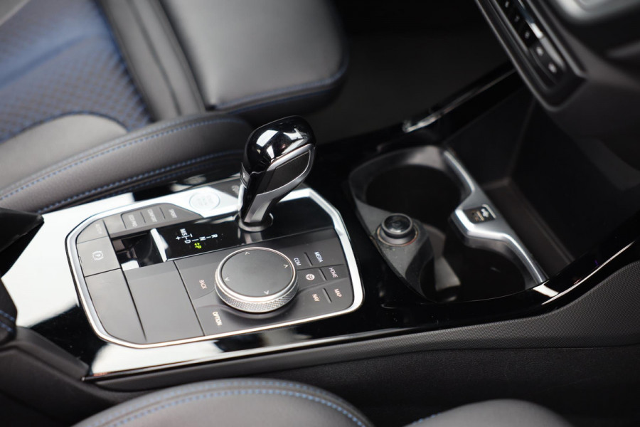 BMW 1-serie 118i M Line / AUT / Navi / Camera / M Interieur / Cruise Control / Open Panoramadak / Led / Pdc / 18 Inch