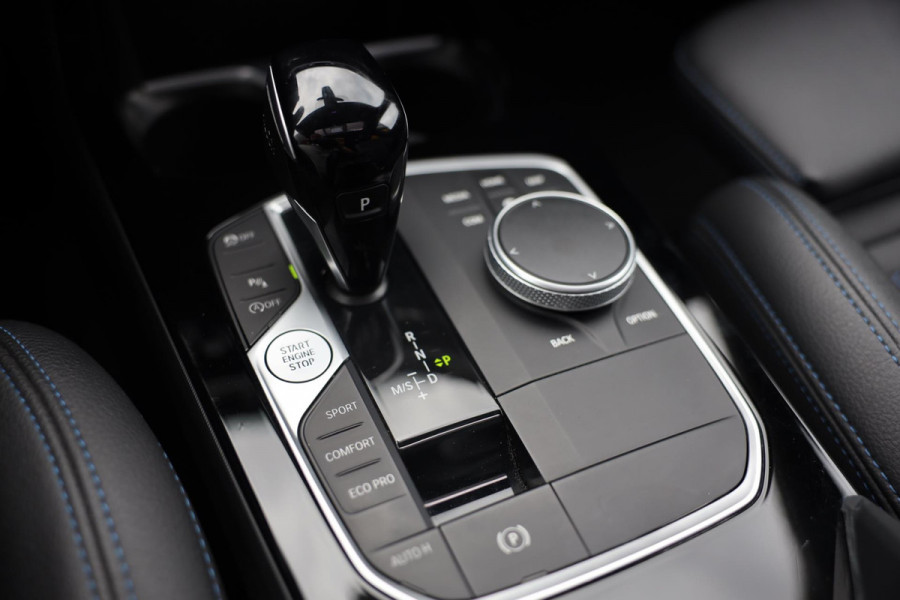 BMW 1-serie 118i M Line / AUT / Navi / Camera / M Interieur / Cruise Control / Open Panoramadak / Led / Pdc / 18 Inch