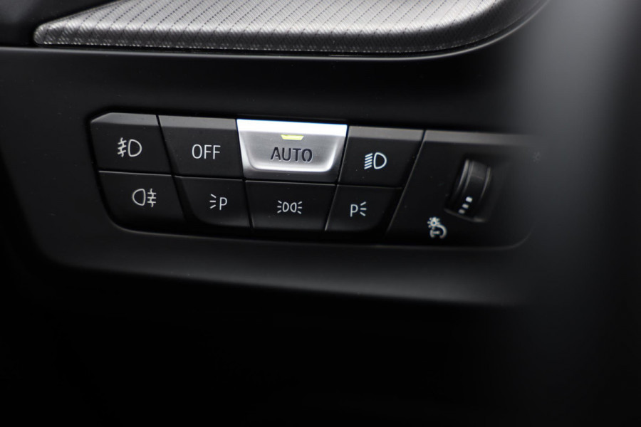BMW 1-serie 118i M Line / AUT / Navi / Camera / M Interieur / Cruise Control / Open Panoramadak / Led / Pdc / 18 Inch
