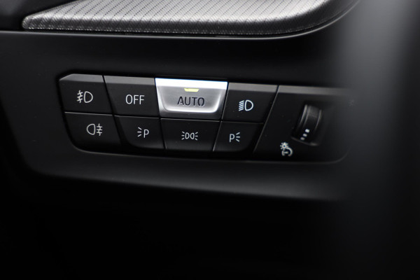 BMW 1-serie 118i M Line / AUT / Navi / Camera / M Interieur / Cruise Control / Open Panoramadak / Led / Pdc / 18 Inch