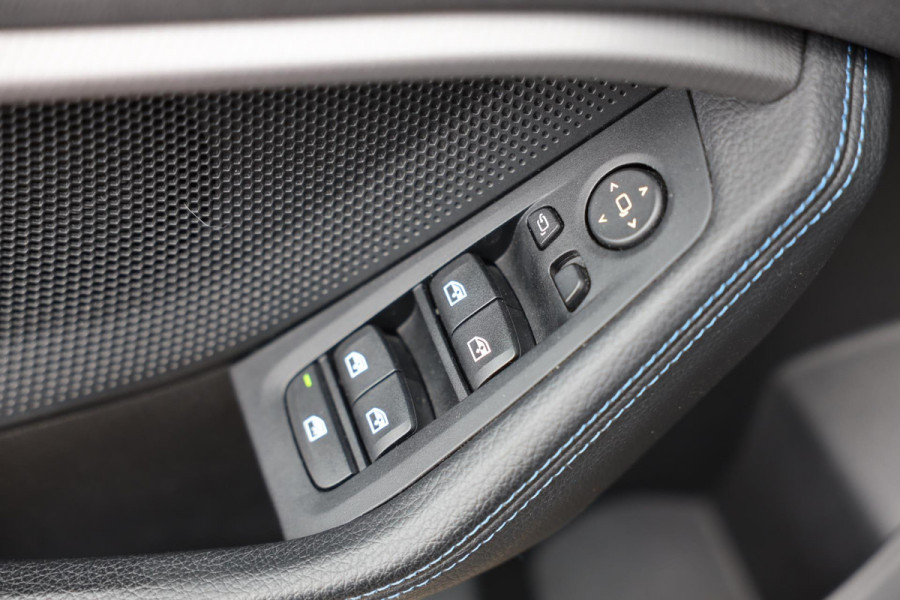 BMW 1-serie 118i M Line / AUT / Navi / Camera / M Interieur / Cruise Control / Open Panoramadak / Led / Pdc / 18 Inch