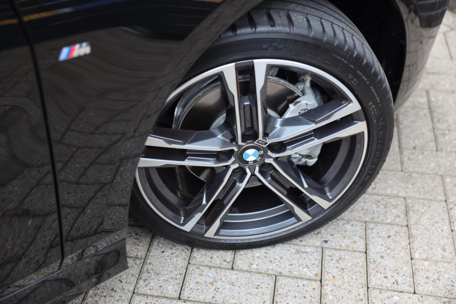 BMW 1-serie 118i M Line / AUT / Navi / Camera / M Interieur / Cruise Control / Open Panoramadak / Led / Pdc / 18 Inch