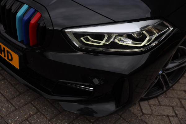 BMW 1-serie 118i M Line / AUT / Navi / Camera / M Interieur / Cruise Control / Open Panoramadak / Led / Pdc / 18 Inch