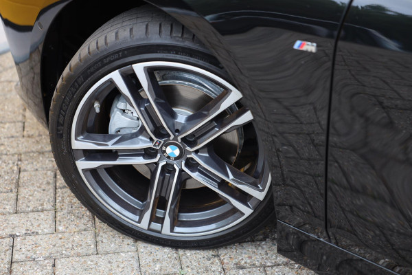 BMW 1-serie 118i M Line / AUT / Navi / Camera / M Interieur / Cruise Control / Open Panoramadak / Led / Pdc / 18 Inch