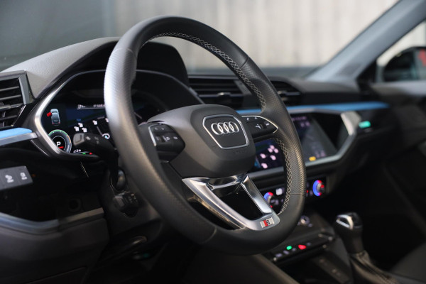 Audi Q3 Sportback 45 TFSI e S Line Competition / Acc / Lane Assist / Dode Hoek Detectie / Open Pano / Led / Virtual Cockpit / Pdc