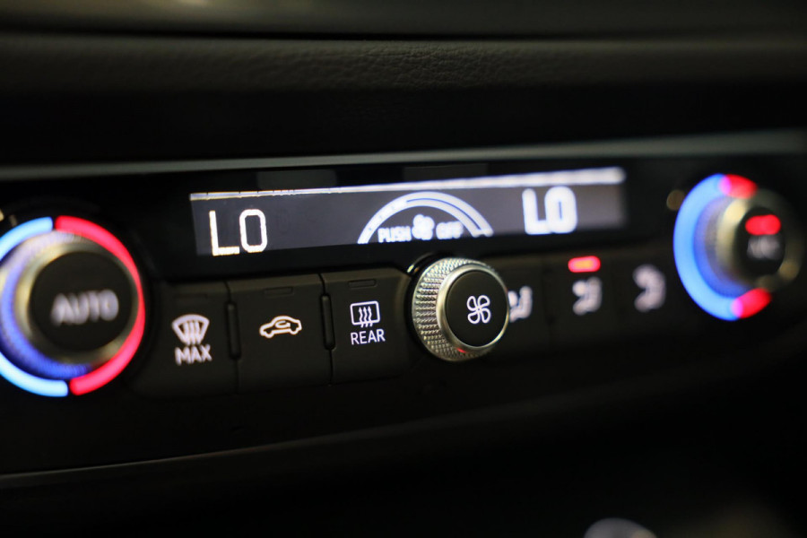 Audi Q3 Sportback 45 TFSI e S Line Competition / Acc / Lane Assist / Dode Hoek Detectie / Open Pano / Led / Virtual Cockpit / Pdc