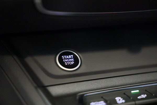 Audi Q3 Sportback 45 TFSI e S Line Competition / Acc / Lane Assist / Dode Hoek Detectie / Open Pano / Led / Virtual Cockpit / Pdc