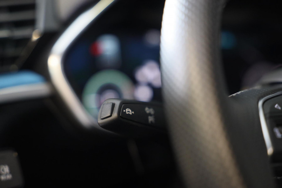 Audi Q3 Sportback 45 TFSI e S Line Competition / Acc / Lane Assist / Dode Hoek Detectie / Open Pano / Led / Virtual Cockpit / Pdc