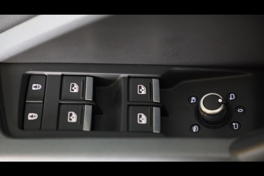 Audi Q3 Sportback 45 TFSI e S Line Competition / Acc / Lane Assist / Dode Hoek Detectie / Open Pano / Led / Virtual Cockpit / Pdc