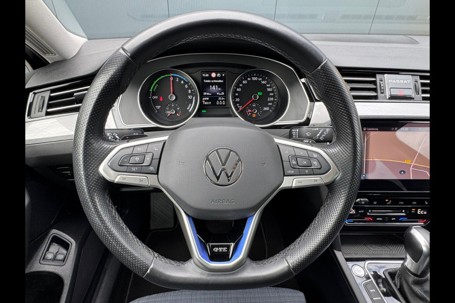 Volkswagen Passat GTE * Rondomcamera * Sideass. * Trekhaak * Xenon/led *