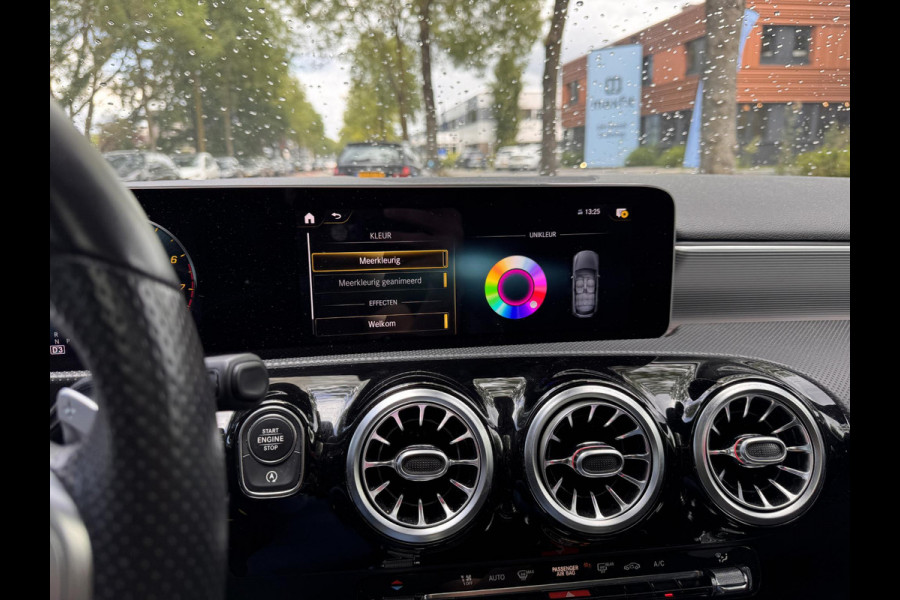 Mercedes-Benz A-Klasse 250 Premium Plus AMG Panoramadak Widescreen Adapt. Cruise Ambient