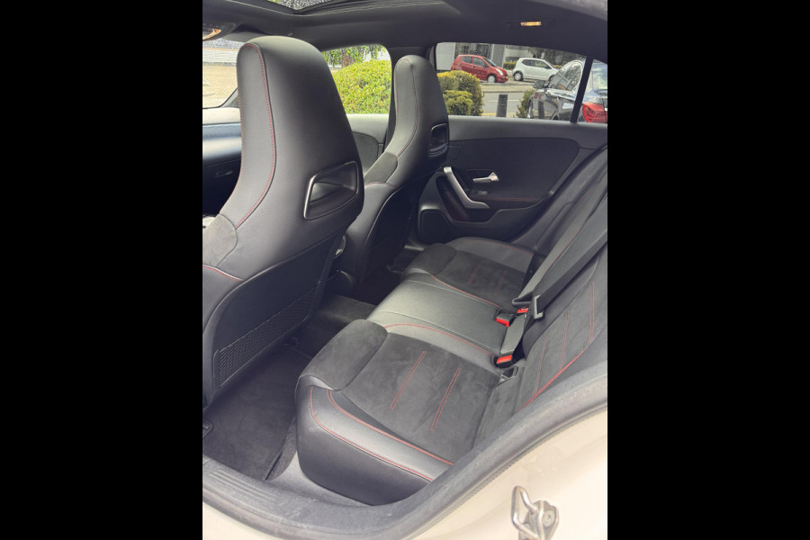 Mercedes-Benz A-Klasse 250 Premium Plus AMG Panoramadak Widescreen Adapt. Cruise Ambient