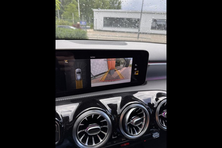 Mercedes-Benz A-Klasse 250 Premium Plus AMG Panoramadak Widescreen Adapt. Cruise Ambient