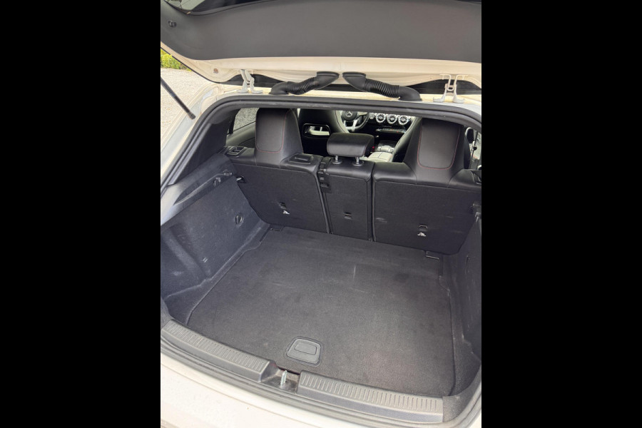 Mercedes-Benz A-Klasse 250 Premium Plus AMG Panoramadak Widescreen Adapt. Cruise Ambient