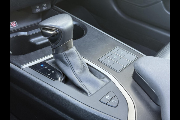 Lexus UX 250h Executive Line | Schuifdak, Head up display, Leer, Dodehoekherkenning, Stoel + Stuurverwarming, Groot scherm,Modeljaar 2023