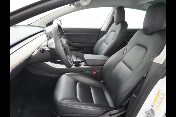 Tesla Model 3 RWD SR+ 60kWh 325PK Lmv 19" AutoPilot Leder PanoDak Adaptive-Cruise Lmv Camera's Elektr.-Stuur+Stoelen+Spiegels+Geheugen+Easy-En Navi LED Comfortstoelen ACC DAB Keyless en Voorverwarmen interieur via App One-Pedal-Drive Origineel Nederlandse auto 1e Eigenaar Garantie Accu/Motor tot 14-12-2027 max 160.000km 1.584kg licht!