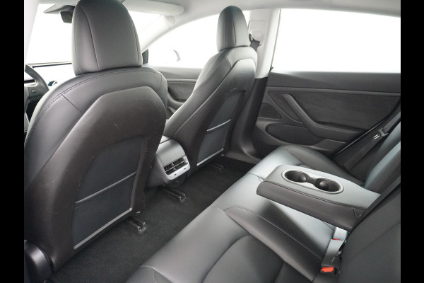 Tesla Model 3 RWD SR+ 60kWh 325PK Lmv 19" AutoPilot Leder PanoDak Adaptive-Cruise Lmv Camera's Elektr.-Stuur+Stoelen+Spiegels+Geheugen+Easy-En Navi LED Comfortstoelen ACC DAB Keyless en Voorverwarmen interieur via App One-Pedal-Drive Origineel Nederlandse auto 1e Eigenaar Garantie Accu/Motor tot 14-12-2027 max 160.000km 1.584kg licht!