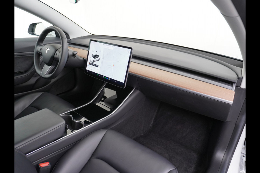 Tesla Model 3 RWD SR+ 60kWh 325PK Lmv 19" AutoPilot Leder PanoDak Adaptive-Cruise Lmv Camera's Elektr.-Stuur+Stoelen+Spiegels+Geheugen+Easy-En Navi LED Comfortstoelen ACC DAB Keyless en Voorverwarmen interieur via App One-Pedal-Drive Origineel Nederlandse auto 1e Eigenaar Garantie Accu/Motor tot 14-12-2027 max 160.000km 1.584kg licht!