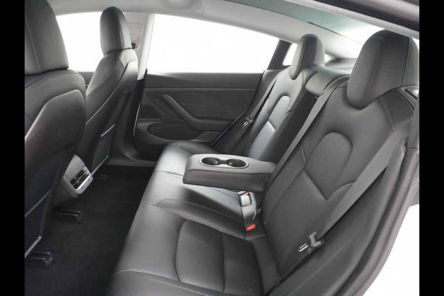 Tesla Model 3 RWD SR+ 60kWh 325PK Lmv 19" AutoPilot Leder PanoDak Adaptive-Cruise Lmv Camera's Elektr.-Stuur+Stoelen+Spiegels+Geheugen+Easy-En Navi LED Comfortstoelen ACC DAB Keyless en Voorverwarmen interieur via App One-Pedal-Drive Origineel Nederlandse auto 1e Eigenaar Garantie Accu/Motor tot 14-12-2027 max 160.000km 1.584kg licht!