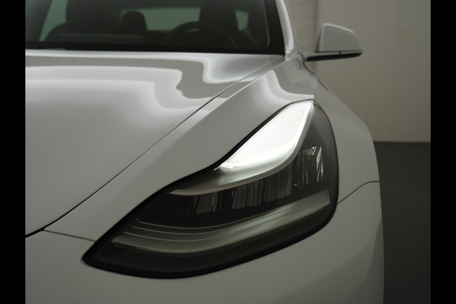 Tesla Model 3 RWD SR+ 60kWh 325PK Lmv 19" AutoPilot Leder PanoDak Adaptive-Cruise Lmv Camera's Elektr.-Stuur+Stoelen+Spiegels+Geheugen+Easy-En Navi LED Comfortstoelen ACC DAB Keyless en Voorverwarmen interieur via App One-Pedal-Drive Origineel Nederlandse auto 1e Eigenaar Garantie Accu/Motor tot 14-12-2027 max 160.000km 1.584kg licht!