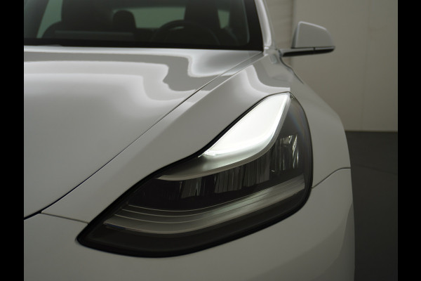 Tesla Model 3 RWD SR+ 60kWh 325PK Lmv 19" AutoPilot Leder PanoDak Adaptive-Cruise Lmv Camera's Elektr.-Stuur+Stoelen+Spiegels+Geheugen+Easy-En Navi LED Comfortstoelen ACC DAB Keyless en Voorverwarmen interieur via App One-Pedal-Drive Origineel Nederlandse auto 1e Eigenaar Garantie Accu/Motor tot 14-12-2027 max 160.000km 1.584kg licht!