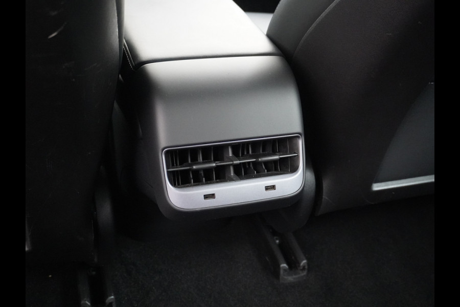 Tesla Model 3 RWD SR+ 60kWh 325PK Lmv 19" AutoPilot Leder PanoDak Adaptive-Cruise Lmv Camera's Elektr.-Stuur+Stoelen+Spiegels+Geheugen+Easy-En Navi LED Comfortstoelen ACC DAB Keyless en Voorverwarmen interieur via App One-Pedal-Drive Origineel Nederlandse auto 1e Eigenaar Garantie Accu/Motor tot 14-12-2027 max 160.000km 1.584kg licht!