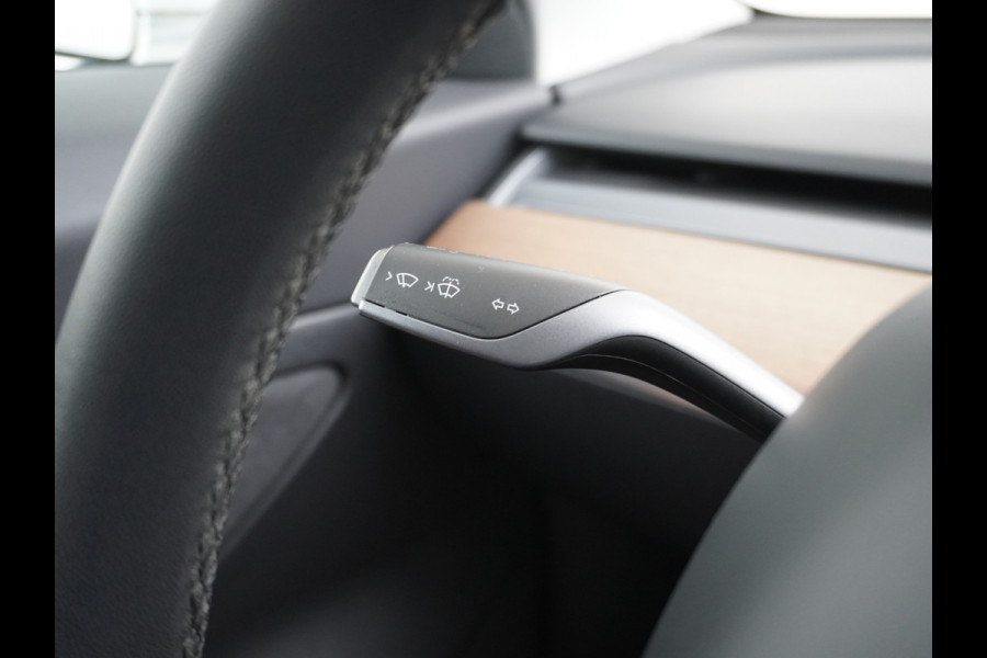 Tesla Model 3 RWD SR+ 60kWh 325PK Lmv 19" AutoPilot Leder PanoDak Adaptive-Cruise Lmv Camera's Elektr.-Stuur+Stoelen+Spiegels+Geheugen+Easy-En Navi LED Comfortstoelen ACC DAB Keyless en Voorverwarmen interieur via App One-Pedal-Drive Origineel Nederlandse auto 1e Eigenaar Garantie Accu/Motor tot 14-12-2027 max 160.000km 1.584kg licht!