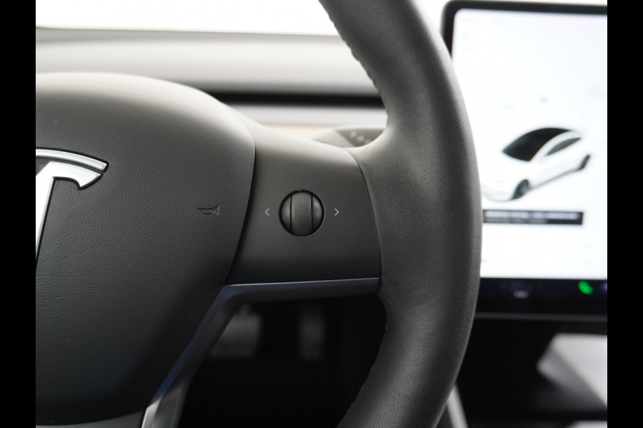 Tesla Model 3 RWD SR+ 60kWh 325PK Lmv 19" AutoPilot Leder PanoDak Adaptive-Cruise Lmv Camera's Elektr.-Stuur+Stoelen+Spiegels+Geheugen+Easy-En Navi LED Comfortstoelen ACC DAB Keyless en Voorverwarmen interieur via App One-Pedal-Drive Origineel Nederlandse auto 1e Eigenaar Garantie Accu/Motor tot 14-12-2027 max 160.000km 1.584kg licht!