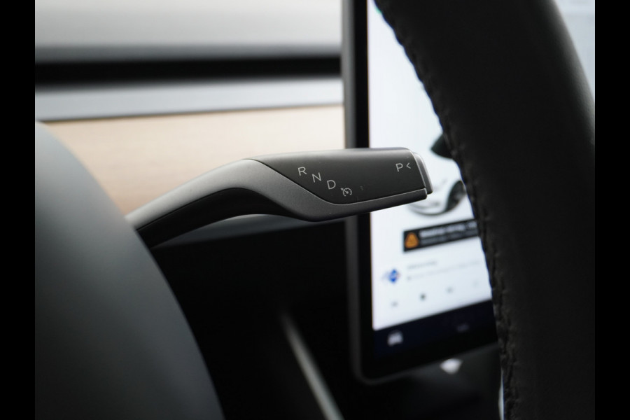 Tesla Model 3 RWD SR+ 60kWh 325PK Lmv 19" AutoPilot Leder PanoDak Adaptive-Cruise Lmv Camera's Elektr.-Stuur+Stoelen+Spiegels+Geheugen+Easy-En Navi LED Comfortstoelen ACC DAB Keyless en Voorverwarmen interieur via App One-Pedal-Drive Origineel Nederlandse auto 1e Eigenaar Garantie Accu/Motor tot 14-12-2027 max 160.000km 1.584kg licht!