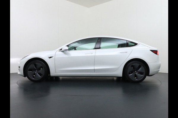 Tesla Model 3 RWD SR+ 60kWh 325PK Lmv 19" AutoPilot Leder PanoDak Adaptive-Cruise Lmv Camera's Elektr.-Stuur+Stoelen+Spiegels+Geheugen+Easy-En Navi LED Comfortstoelen ACC DAB Keyless en Voorverwarmen interieur via App One-Pedal-Drive Origineel Nederlandse auto 1e Eigenaar Garantie Accu/Motor tot 14-12-2027 max 160.000km 1.584kg licht!
