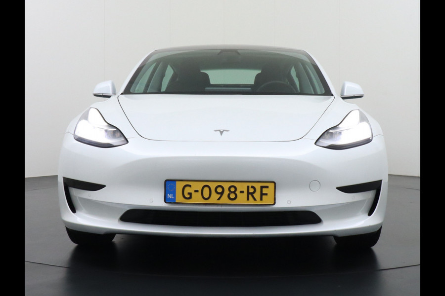 Tesla Model 3 RWD SR+ 60kWh 325PK Lmv 19" AutoPilot Leder PanoDak Adaptive-Cruise Lmv Camera's Elektr.-Stuur+Stoelen+Spiegels+Geheugen+Easy-En Navi LED Comfortstoelen ACC DAB Keyless en Voorverwarmen interieur via App One-Pedal-Drive Origineel Nederlandse auto 1e Eigenaar Garantie Accu/Motor tot 14-12-2027 max 160.000km 1.584kg licht!