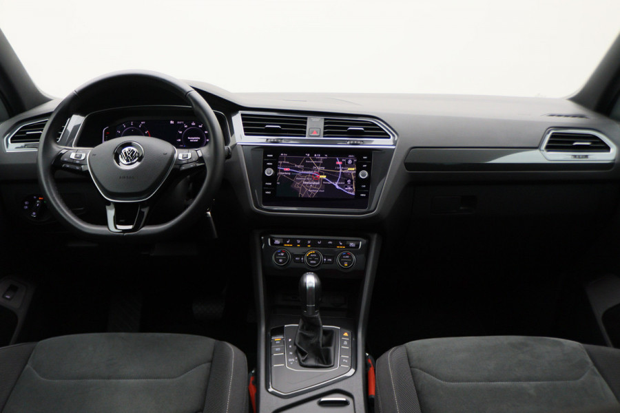 Volkswagen Tiguan 1.5 TSI DSG Highline Business R Panoramadak, Virtual Cockpit, ACC, Apple Carplay, LED, Trekhaak