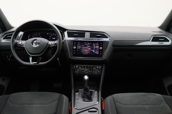 Volkswagen Tiguan 1.5 TSI DSG Highline Business R Panoramadak, Virtual Cockpit, ACC, Apple Carplay, LED, Trekhaak