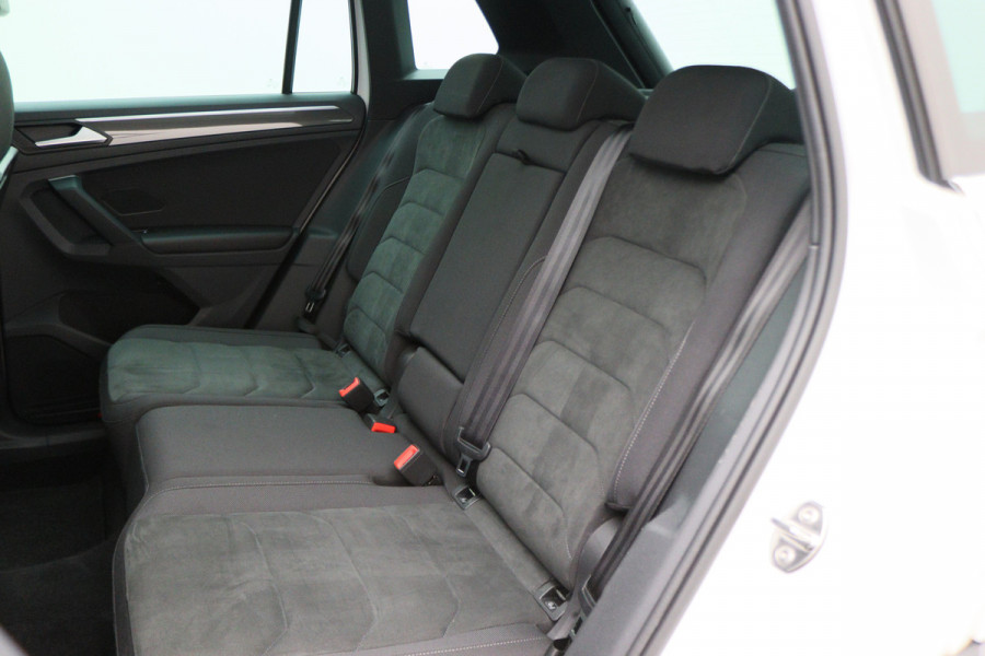 Volkswagen Tiguan 1.5 TSI DSG Highline Business R Panoramadak, Virtual Cockpit, ACC, Apple Carplay, LED, Trekhaak