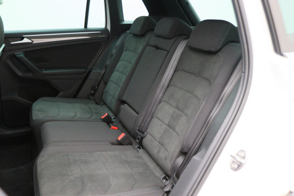 Volkswagen Tiguan 1.5 TSI DSG Highline Business R Panoramadak, Virtual Cockpit, ACC, Apple Carplay, LED, Trekhaak
