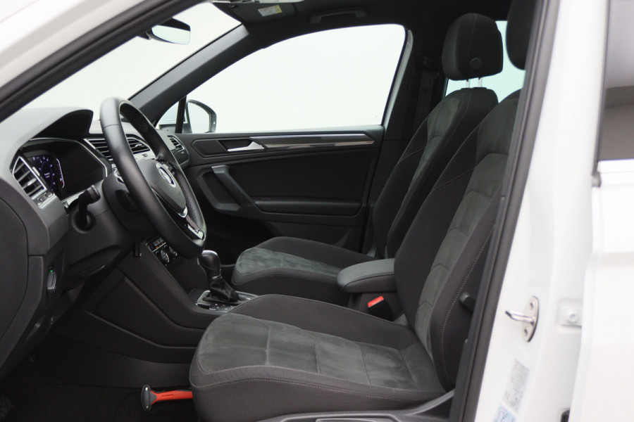 Volkswagen Tiguan 1.5 TSI DSG Highline Business R Panoramadak, Virtual Cockpit, ACC, Apple Carplay, LED, Trekhaak