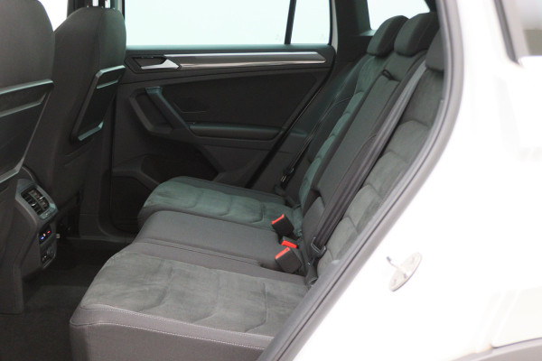 Volkswagen Tiguan 1.5 TSI DSG Highline Business R Panoramadak, Virtual Cockpit, ACC, Apple Carplay, LED, Trekhaak