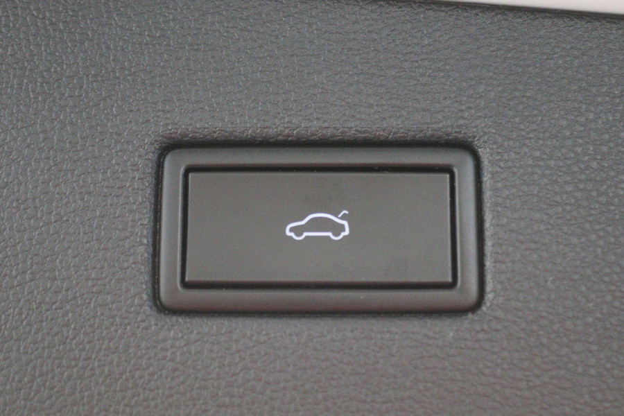Volkswagen Tiguan 1.5 TSI DSG Highline Business R Panoramadak, Virtual Cockpit, ACC, Apple Carplay, LED, Trekhaak