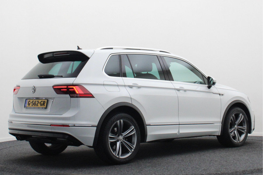 Volkswagen Tiguan 1.5 TSI DSG Highline Business R Panoramadak, Virtual Cockpit, ACC, Apple Carplay, LED, Trekhaak