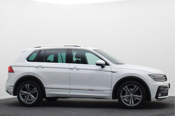 Volkswagen Tiguan 1.5 TSI DSG Highline Business R Panoramadak, Virtual Cockpit, ACC, Apple Carplay, LED, Trekhaak