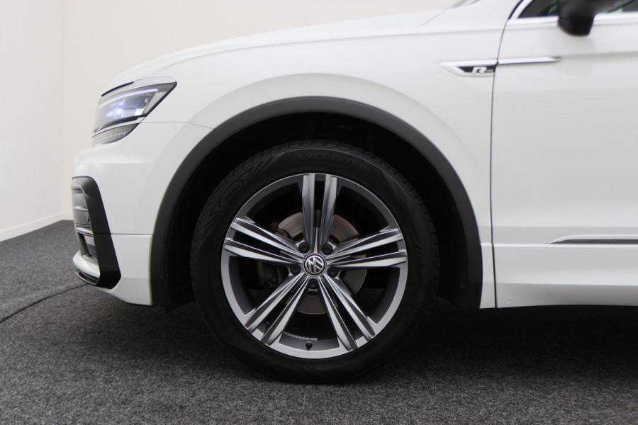 Volkswagen Tiguan 1.5 TSI DSG Highline Business R Panoramadak, Virtual Cockpit, ACC, Apple Carplay, LED, Trekhaak