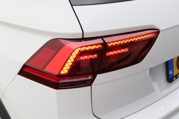Volkswagen Tiguan 1.5 TSI DSG Highline Business R Panoramadak, Virtual Cockpit, ACC, Apple Carplay, LED, Trekhaak