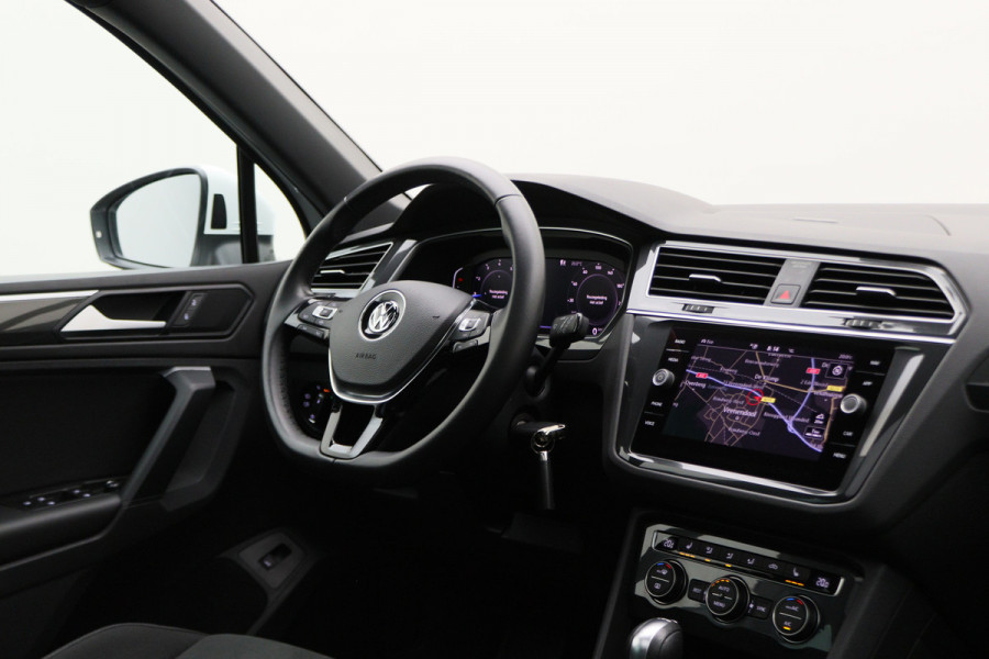 Volkswagen Tiguan 1.5 TSI DSG Highline Business R Panoramadak, Virtual Cockpit, ACC, Apple Carplay, LED, Trekhaak