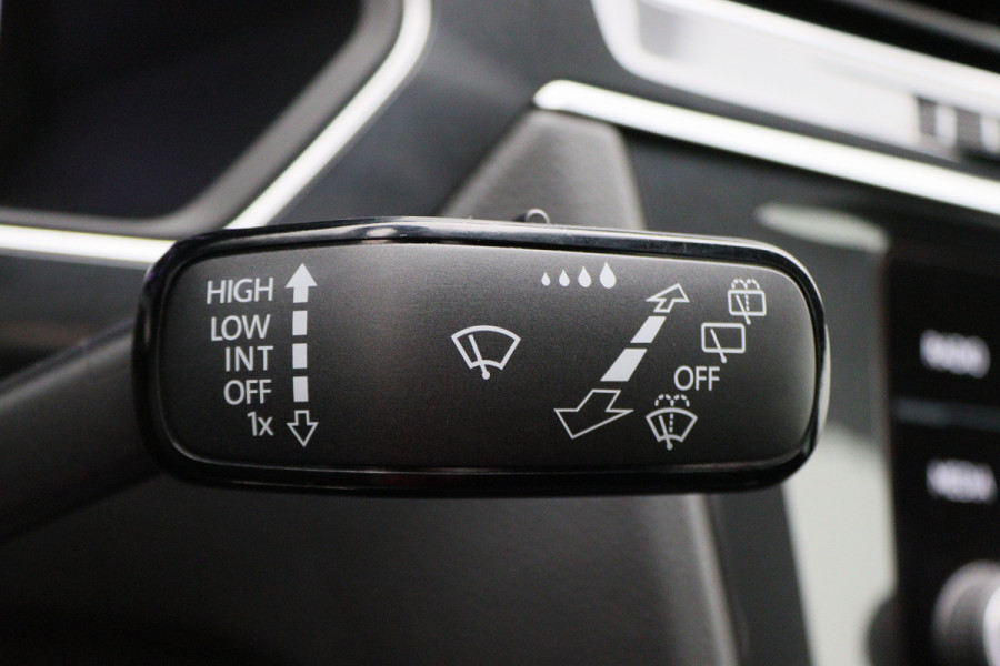 Volkswagen Tiguan 1.5 TSI DSG Highline Business R Panoramadak, Virtual Cockpit, ACC, Apple Carplay, LED, Trekhaak